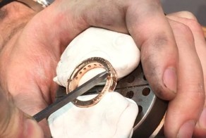 Это по-настоящему интересно: изготовление с нуля кольца из розового золота с бриллиантами