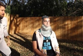 Когда в жизни надо попробовать всё: флешмоб "Condom Challenge" в замедленной съёмке