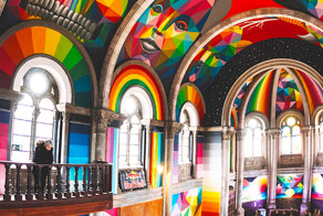 100-летнюю церковь переоборудовали в скейт-парк с яркими граффити