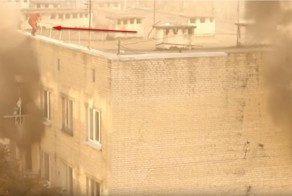 Поступок настоящего мужчины! Парень героически спас ребенка на пожаре в пятиэтажке