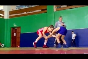 Маленький борец сам в шоке от приема