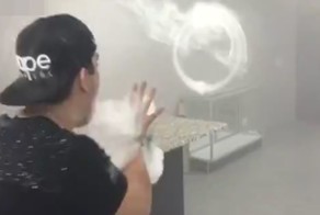 Подобных трюков с дымом вы еще не видели!