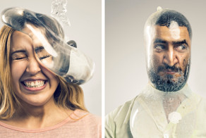 Забавный фотопроект с презервативами продолжил популярный в соцсетях флешмоб