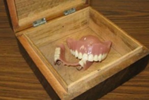 12 самых странных когда-либо пожертвованных вещей