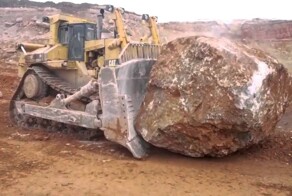 Бульдозеры и Погрузчики Толкают Огромные Камни