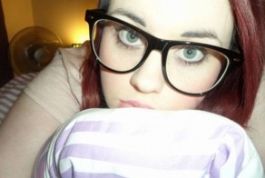 Девушка познакомилась с парнем в Интернете и отправила ему эти фото