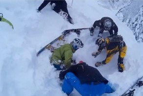 Второй день рождения. В Шерегеше группа туристов спасла из-под снега сноубордиста