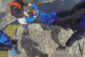 5 самых зрелищных прыжков бейсджамперов в 2015 году