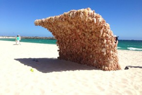 Волна из голых Барби  - жутковатое зрелище