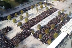 Удивительное управление толпой на японском фестивале Комикет