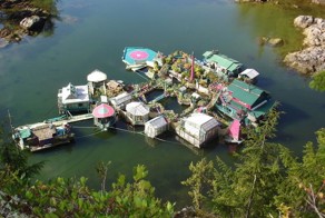 Семейная пара построила шикарный дом-остров