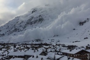 Сход лавины во Франции