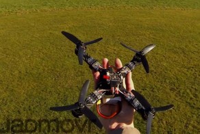 Фигуры высшего пилотажа от суперскоростного дрона!