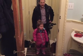 Самый простой способ снять сапоги с ребенка