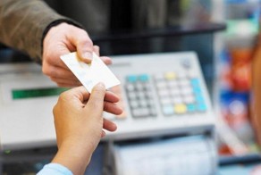 Никогда не отрывайте глаз от кассира, если платите карточкой!