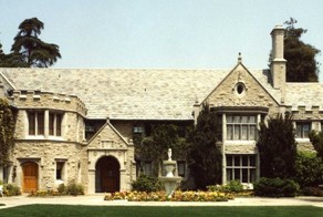 Особняк Playboy выставлен на продажу за $200 млн., но с одним условием