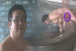 Тем временем на очередном безумном японском шоу: японский банный дрифт