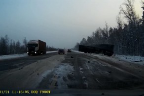 Авария дня. Жуткое ДТП с  "Гелендвагеном" и фурой
