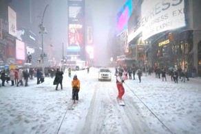 Вот к чему приводит снегопад в Нью-Йорке!  Катание на сноуборде и лыжах по улицам города