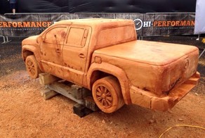 Австралийский скульптор вырезал Volkswagen из дерева