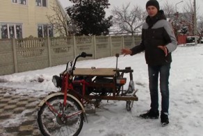 Толковый 14-летний парень построил и испытал 200-кубовый трицикл