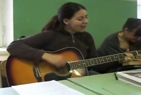 Американка нереально красиво поёт песню на русском языке 