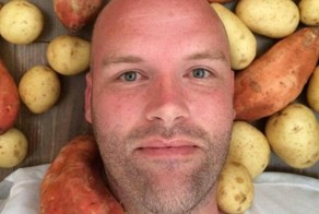 Мужчина решил не есть ничего, кроме картошки, целый год и уже похудел на 10 килограмм