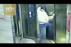 Не поите китайцев, они начинают избивать двери лифта!
