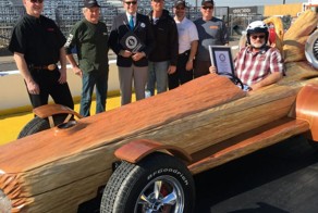 В Канаде автомобиль из бревна установил рекорд скорости