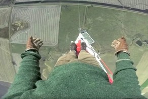 Экстремал забрался на 475-метровую телевизионную вышку без страховки. Потрясающий вид, от которого душа уходит в пятки!