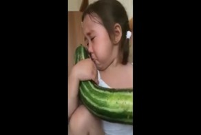 Злые овощееды задумали съесть лучшего друга девочки!