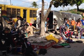 Столкновение поезда с пассажирским автобусом в Бразилии