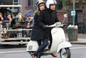 Знаменитости, которые любят мотороллеры Vespa