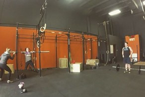 Фантастически вдохновляющая спортсменка без рук и ног, занимающаяся кроссфитом