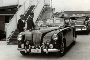 Aston Martin принца Филиппа, супруга Елизаветы II продадут