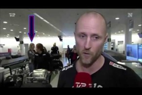 Женщина внезапно исчезла из кадра во время прямого эфира