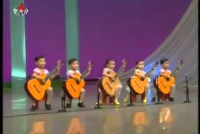 Корейские дети зажигают на гитарах!