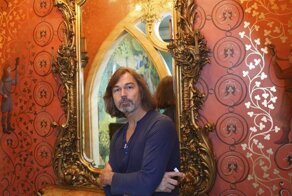 15 залов в духе средневековья: музейный колорит квартиры Никаса Сафронова
