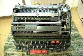 Что происходит с механической вычислительной машиной при делении на ноль