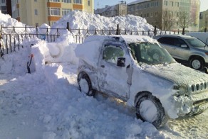На Камчатке за ночь снегом завалило все автомобили