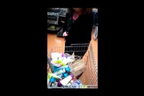 Магазинная воровка попыталась похитить полную тележку товаров