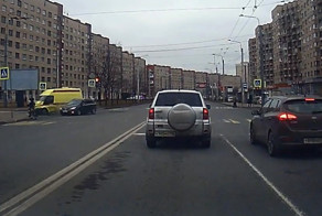 Авария дня. Легковушка протаранила скорую