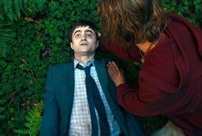 Гарри умер, а волшебство осталось: вышел первый трейлер фильма со звездой «Гарри Поттера» в роли трупа