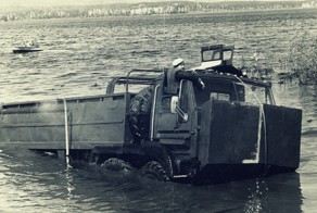 Экспериментальные Уралы - сухопутные и плавающие