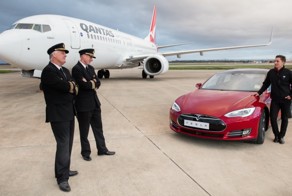 Tesla Model S против Boeing 737
