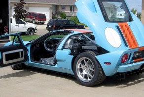Новенький лимитированный Ford GT выставят на торги