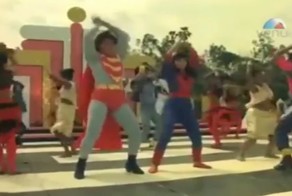 Кажется, мы стали забывать, как выглядят настоящие супергерои. Индийский супермен и женщина в костюме человека-паука