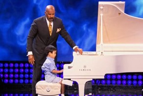 Маленький виртуоз, который любит Баха больше чем вы, а "Полет шмеля" исполняет так, что мурашки бегут по коже 