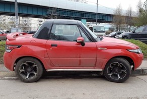 Компактный внедорожник Suzuki переделанный под Range Rover