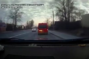 Авария дня. Открытый люк на дороге